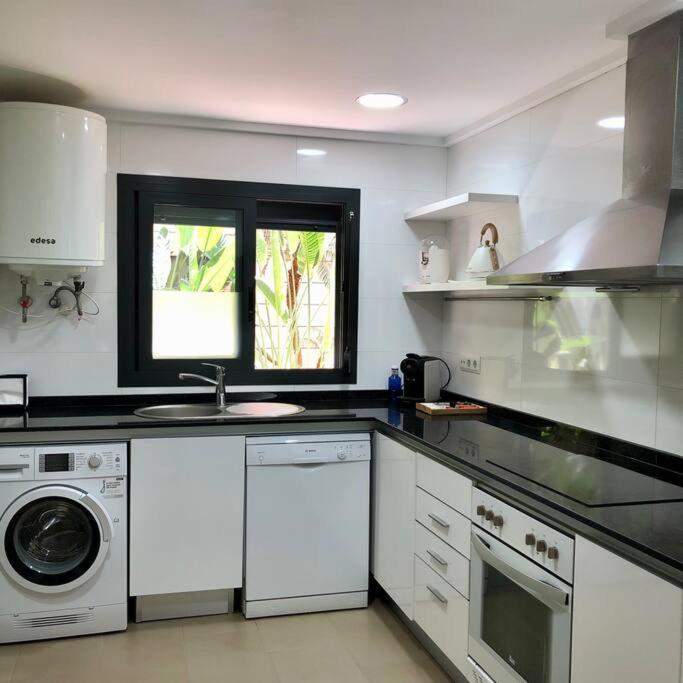 Hogar Brisa De Marinas Acogedor Con Amplia Terraza Y Acceso Directo A Piscinas-comfortable With Spacious Terrace And Direct Pool Access Appartement