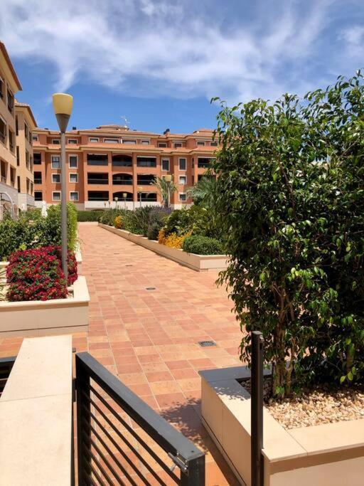 Hogar Brisa De Marinas Acogedor Con Amplia Terraza Y Acceso Directo A Piscinas-comfortable With Spacious Terrace And Direct Pool Access Appartement